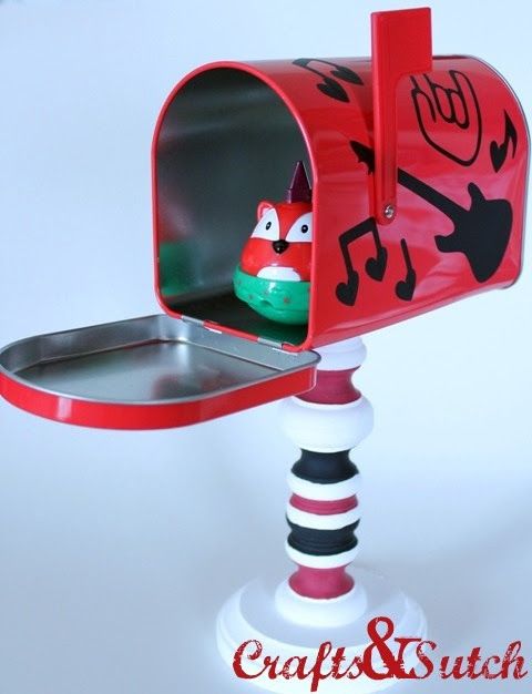 5 Valentines Day Mailboxes