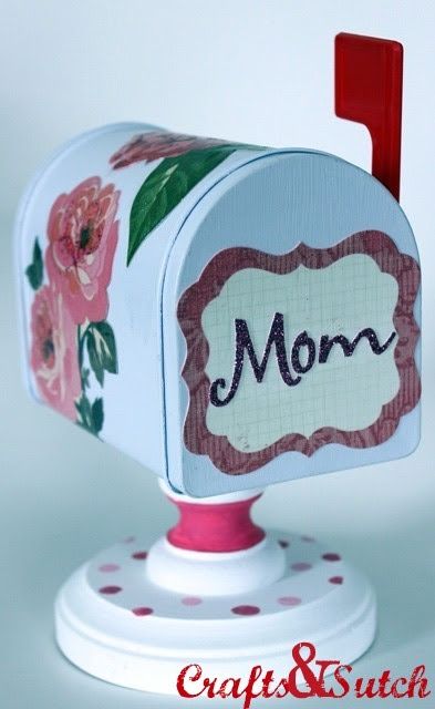 7 Valentines Day Mailboxes