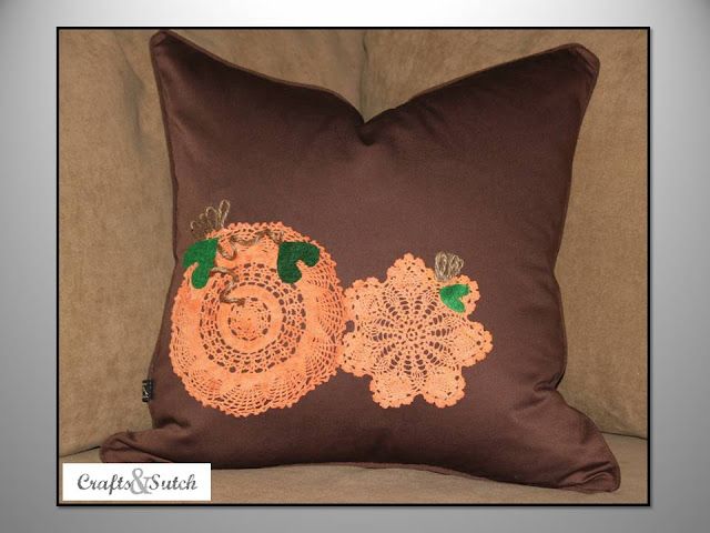 8 Pumpkin Pillow And Garland